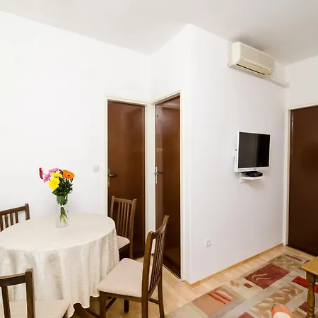 Amela - Two Bedroom With Balcony דירה *