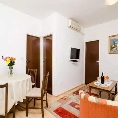 Appartement Amela - Two Bedroom With Balcony