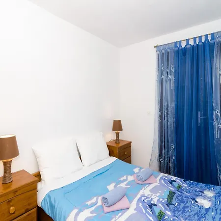 Amela - Two Bedroom With Balcony דירה *