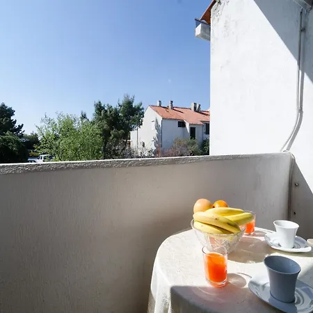 Amela - Two Bedroom With Balcony דירה