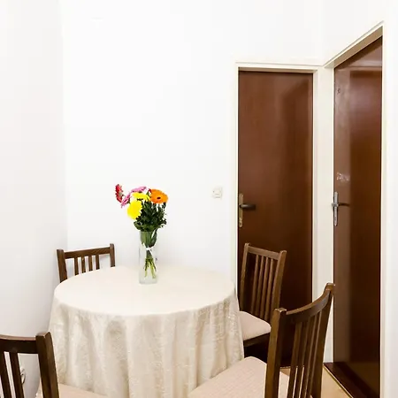Amela - Two Bedroom With Balcony Apartamento *