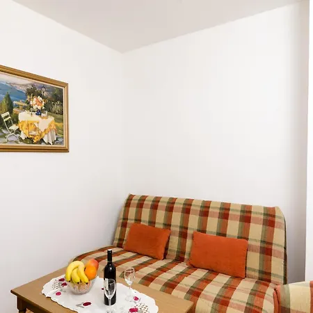 Amela - Two Bedroom With Balcony Apartamento